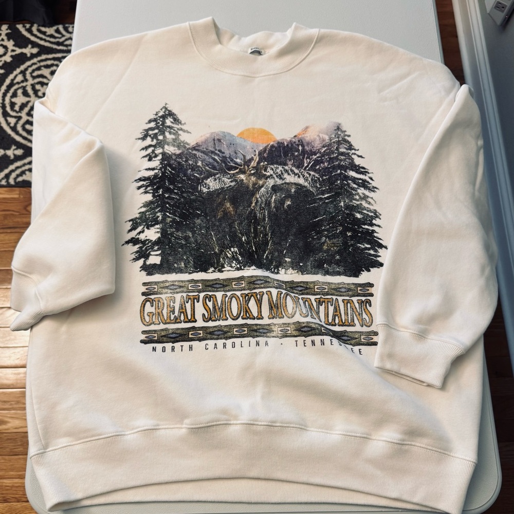 Abercrombie & Finch Great Smoky Mountains White Sweater